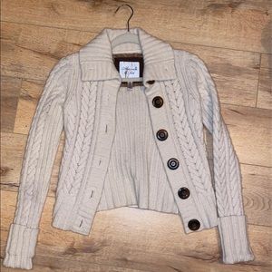 Abercrombie & Fitch cream knit sweater- small
